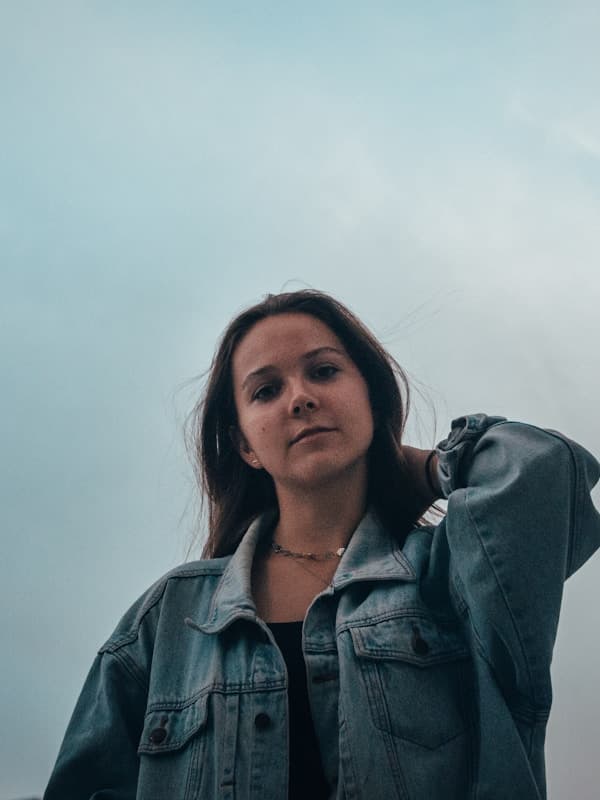 Profesional panameño trabajando remotamente para empresa americana